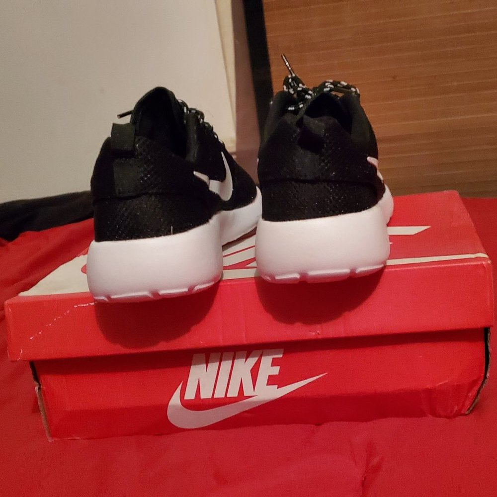 NIKE ROSHE RUN SIZE 8 - Picture 4 of 9